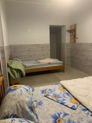 Гостевой дом Домик у моря Голубицкая СТАНДАРТНЫЙ ШЕСТИМЕСТНЫЙ ДВУХКОМНАТНЫЙ НОМЕР-2