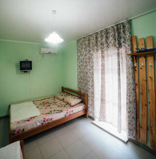 Гостевой дом Домик у моря Голубицкая Стандарт трехместный-1