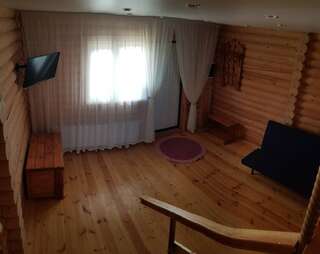 Гостевой дом Домик у моря Голубицкая "Усадьба Винник" в п.Пересыпь ул.Парусная 7-4