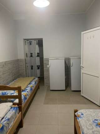 Гостевой дом Домик у моря Голубицкая СТАНДАРТНЫЙ ШЕСТИМЕСТНЫЙ ДВУХКОМНАТНЫЙ НОМЕР-4