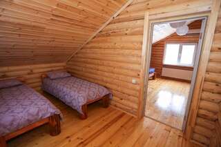 Гостевой дом Домик у моря Голубицкая "Усадьба Винник" в п.Пересыпь ул.Парусная 7-9