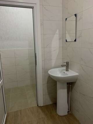 Гостевой дом Домик у моря Голубицкая СТАНДАРТНЫЙ ШЕСТИМЕСТНЫЙ ДВУХКОМНАТНЫЙ НОМЕР-7