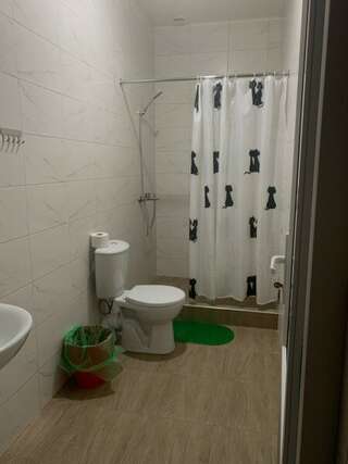 Гостевой дом Домик у моря Голубицкая СТАНДАРТНЫЙ ШЕСТИМЕСТНЫЙ ДВУХКОМНАТНЫЙ НОМЕР-6