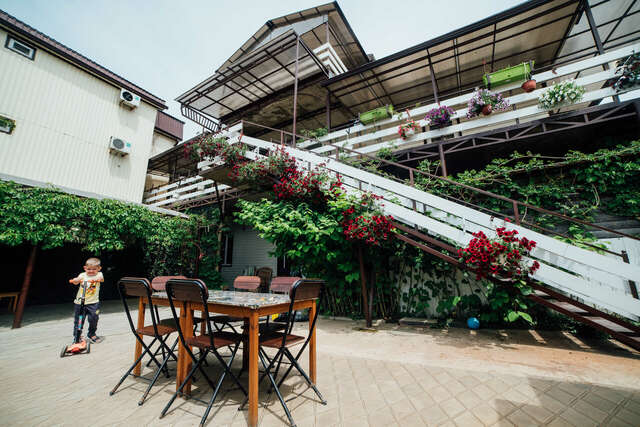 Гостевой дом Домик у моря Голубицкая-3